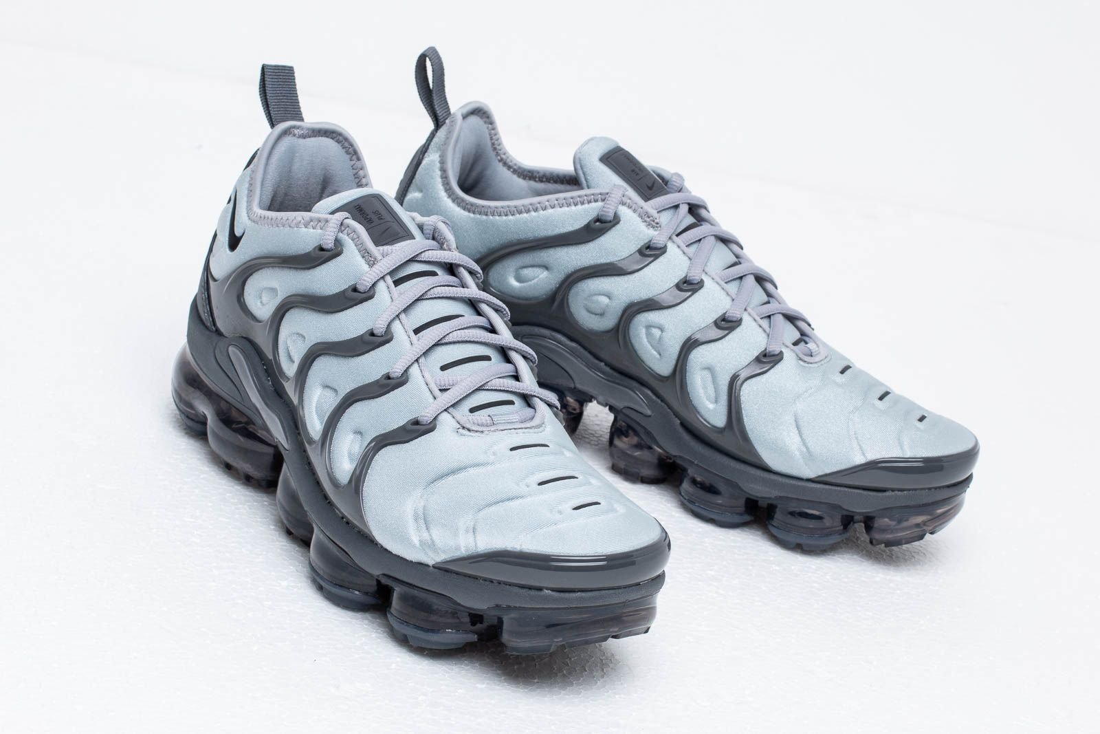 Nike Air Vapormax Plus - Imagen 2