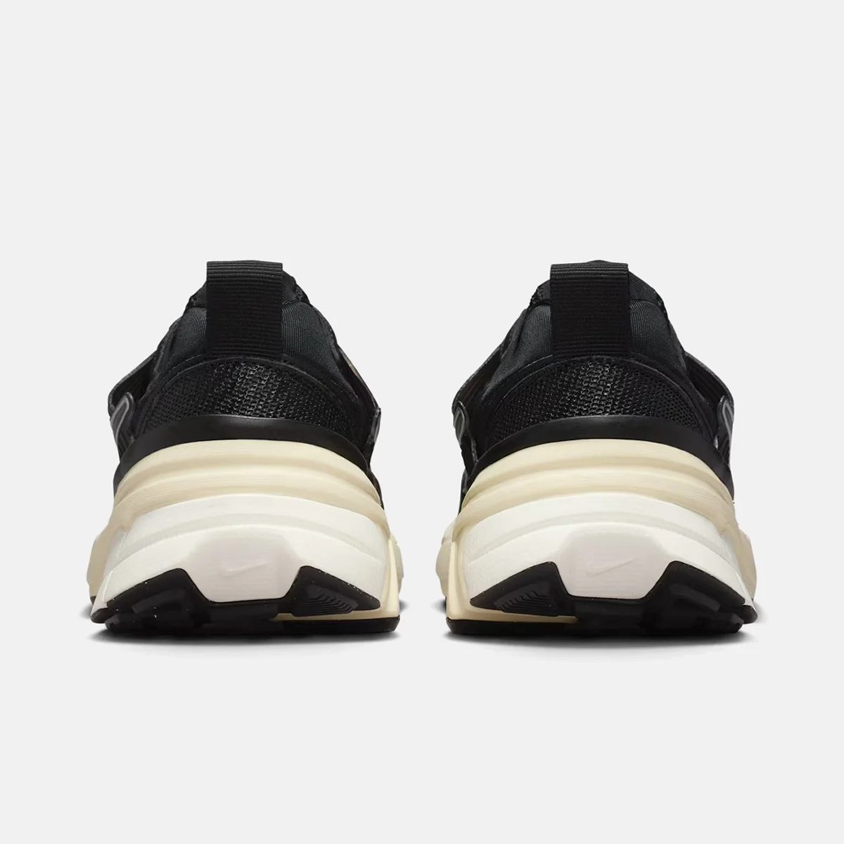 Nike V2K Run Black Muslin - Imagen 4